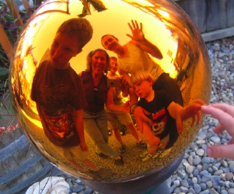 Picture of Trutanes and Gniewomir looking into orb
                 in Placerville, CA on 23 Nov 2008